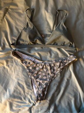Olive green floral bikini set 🌼